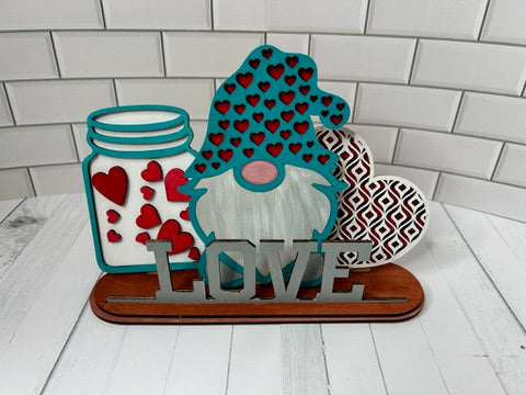 Love Gnome Shelf Sitter